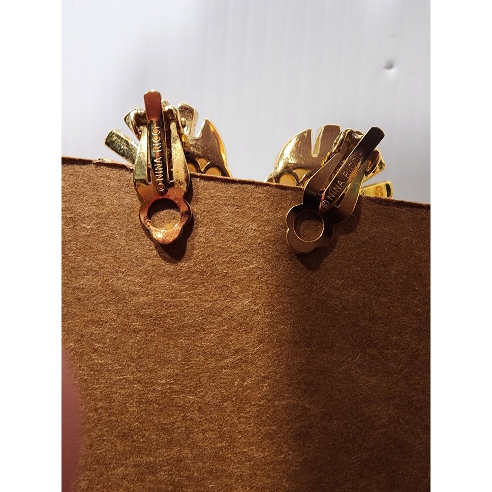 Nina‎ Ricci pearl and rhinestone goldtone  clip on earrings - Picture 3 of 3